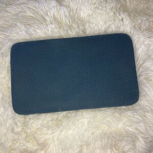 Green clutch with card pockets